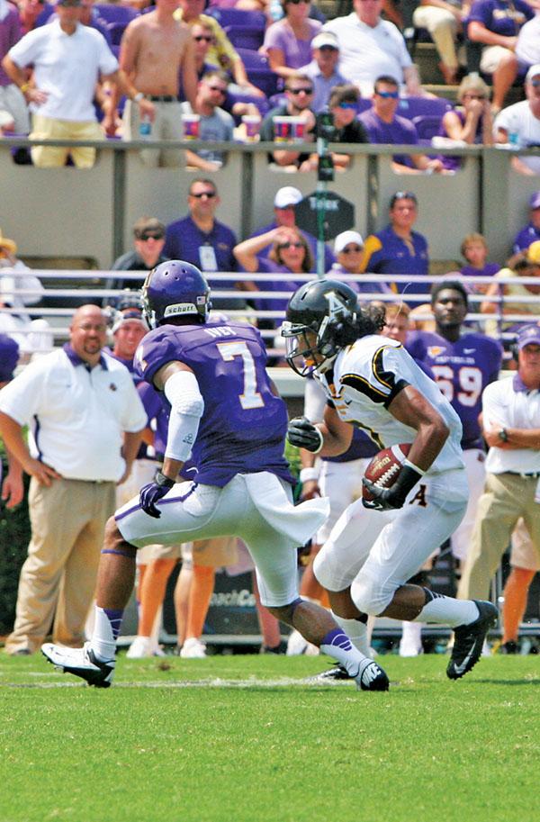 Freshman+wide+receiver+Malachi+Jones+races+down+the+field+with+the+ball+during+Appalachians+game+against+ECU.+Joness+father+Andre+played+professionally+for+the+Pittsburgh+Steelers%2C+Detroit+Lions+and+Winnipeg+Blue+Bombers.+Amy+Birner+%7C+The+Appalachian