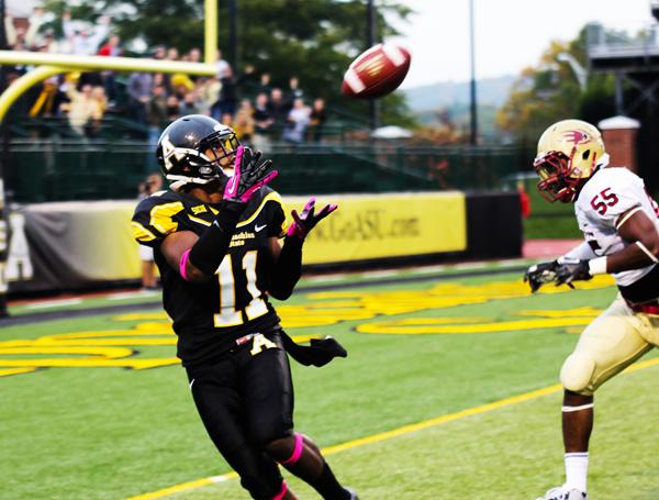 Junior wide reciever Andrew Peacock completes a pass from Quarterback Jamal Jackson to run a 3rd quarter touchdown. The Mountaineers won their match-up with Elon, 35-23. Paul Heckert | The Appalachian