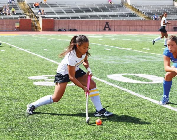 Senior forward Lesley Thomas passes the ball during the field hockey game against Delaware on September 22nd. Thomas came to Appalachian from Harare, Zimbabwe. Aneisy Cardo | The Appalachian