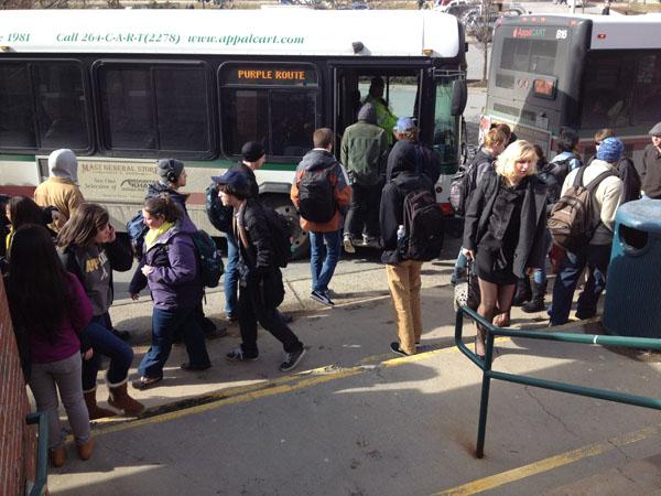 Students board the Purple Route in Raley circle. Ridership increased by approximately 10,000 passengers. Aneisy Cardo | The Appalachian