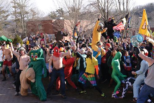 Hundreds of students braved the cold weather and came out in force Saturday afternoon to perform and film the ‘App State Harlem Shake’ on Sanford Mall. The ‘Harlem Shake’ is one of the Internet’s newest viral video sensation. Courtney Roskos | The Appalachian