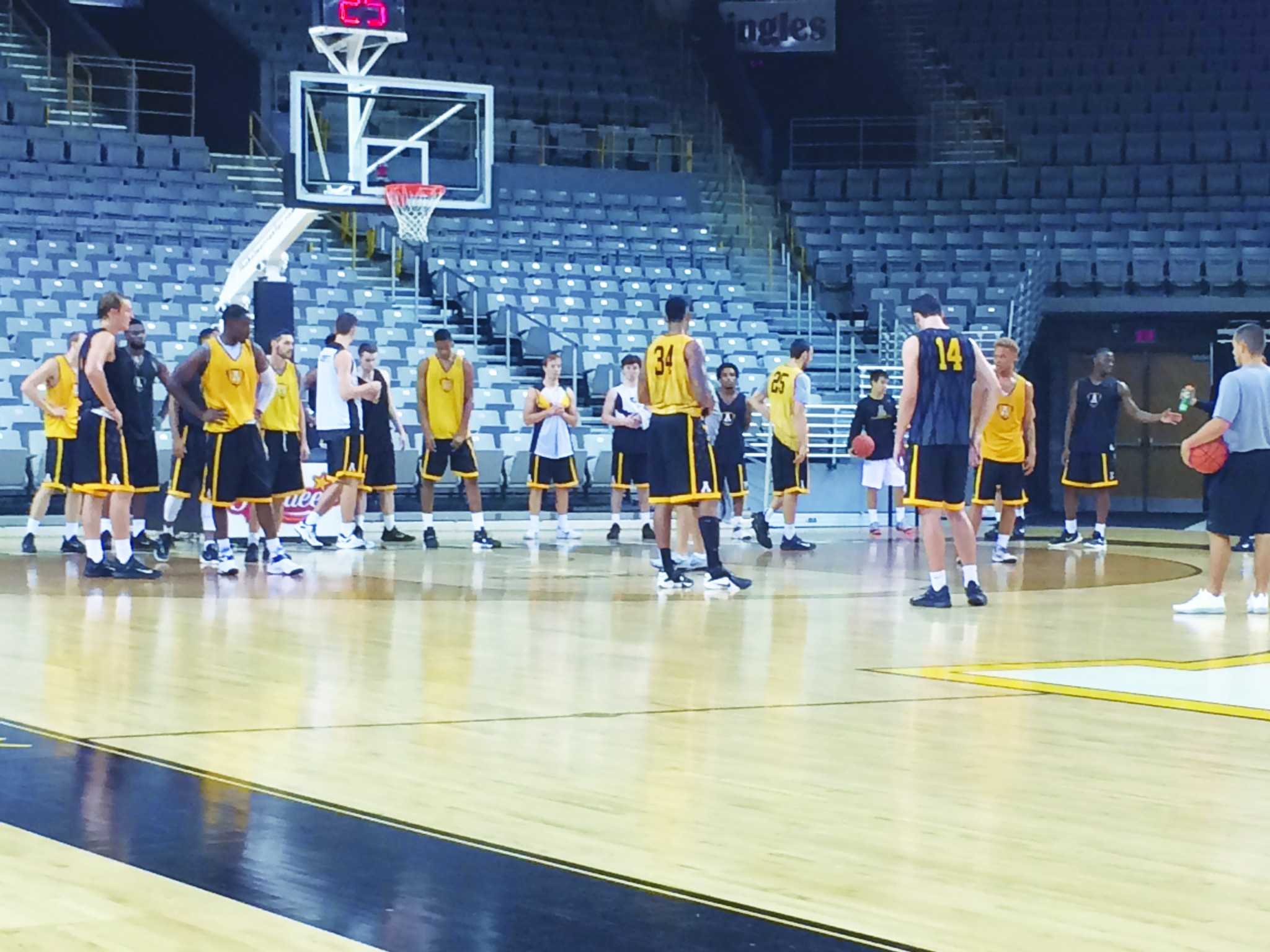 Mens basketball holds first official practice