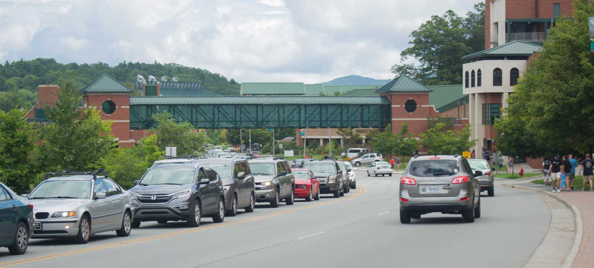Heavy traffic persists throughout Boone all day Friday as students move into town. Photo by Aaron Moran