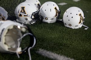 Whirlwind of distractions don’t phase Mountaineers