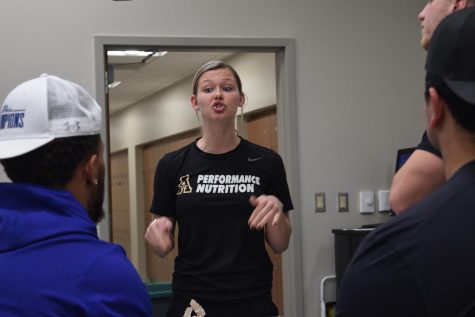 Sizzling with Sam teaches student-athletes how to cook healthily