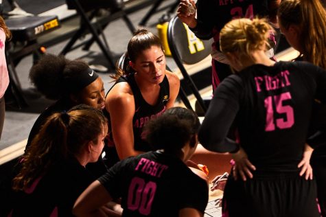 App State womens basketball players catch their breaths during a timeout against Coastal Carolina Feb. 13 in Boone. Senior forward Lainey Gosnell (pictured at center, looking down) led the Mountaineers to a pair of wins over Georgia Southern in the final series of the regular season this past weekend. She was named Sun Belt Player of the Week on Monday.