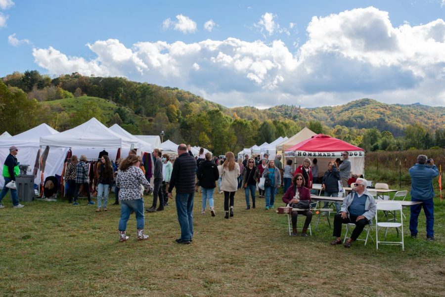 Crowds+gather+in+a+field+across+from+Holy+Cross+Episcopal+Church+to+enjoy+vendors%2C+food%2C+and+mountain+music+at+the+Valle+Country+Fair+on+Saturday+in+Valle+Crucis.+The+Holy+Cross+Episcopal+Church+hosted+the+fair+starting+in+1979+and+host+it+every+third+Saturday+of+October.+Vendors+are+asked+to+%E2%80%9Ctithe%E2%80%9D+10%25+of+their+proceeds+to+go+toward+serving+nonprofits+in+the+High+Country.+