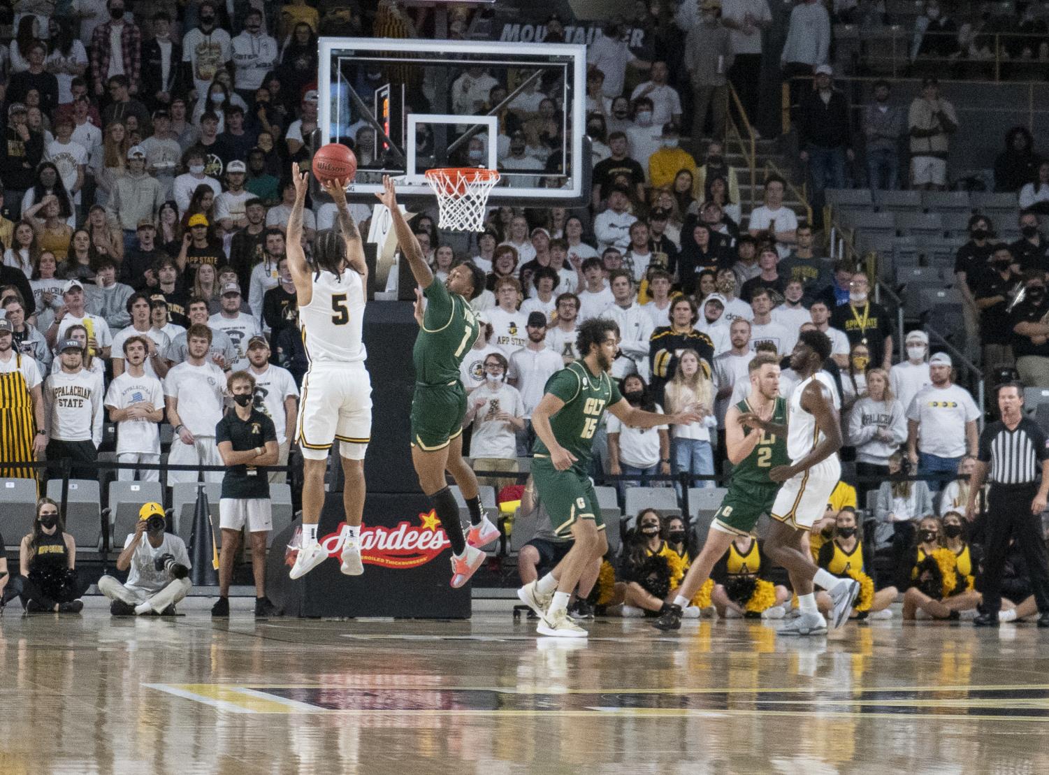 Peacock Men's Basketball Showcases 2023-24 Incoming Class - Upper