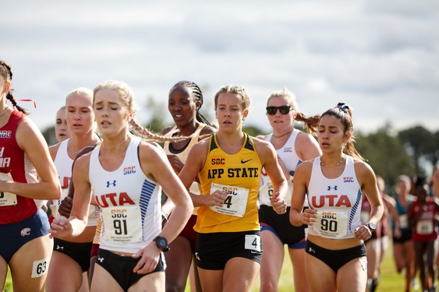 Senior Izzy Evely runs in the middle of a pack during the Sun Belt Championships. Evely set a new personal record at the event en route to a second place finish. 