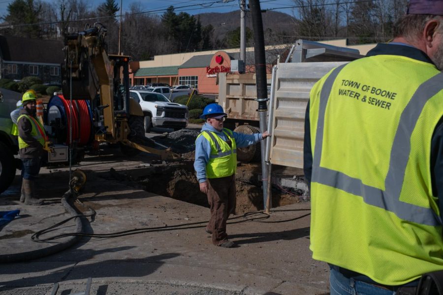 Jimmy Hicks (right) assistant superintendent for the Jimmy Smith Wastewater Treatment Facility, oversees while his team works on the busted pipe Jan. 12, 2022. Hicks said the line was installed during the 1980s. 