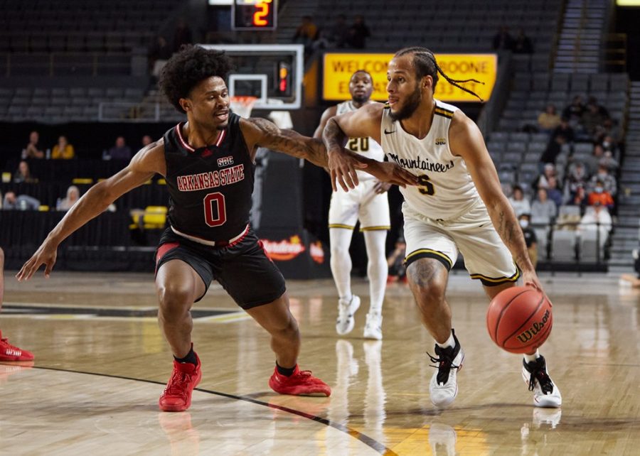 Senior guard Michael Almonacy drives past an Arkansas State defender in App States 61-54 Thursday night victory. 