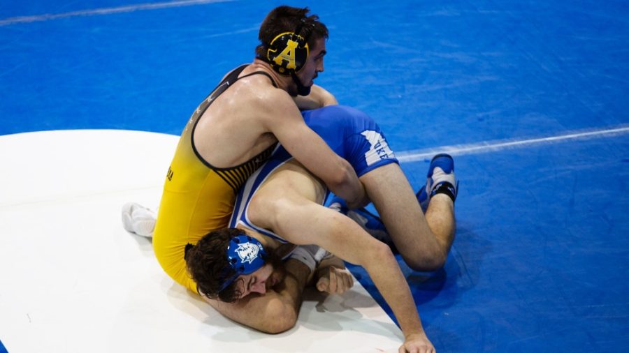 Redshirt junior Barrett Blakely losses to Duke’s Vincent Baker 6-4 in an overtime decision in the 184-pound match. 