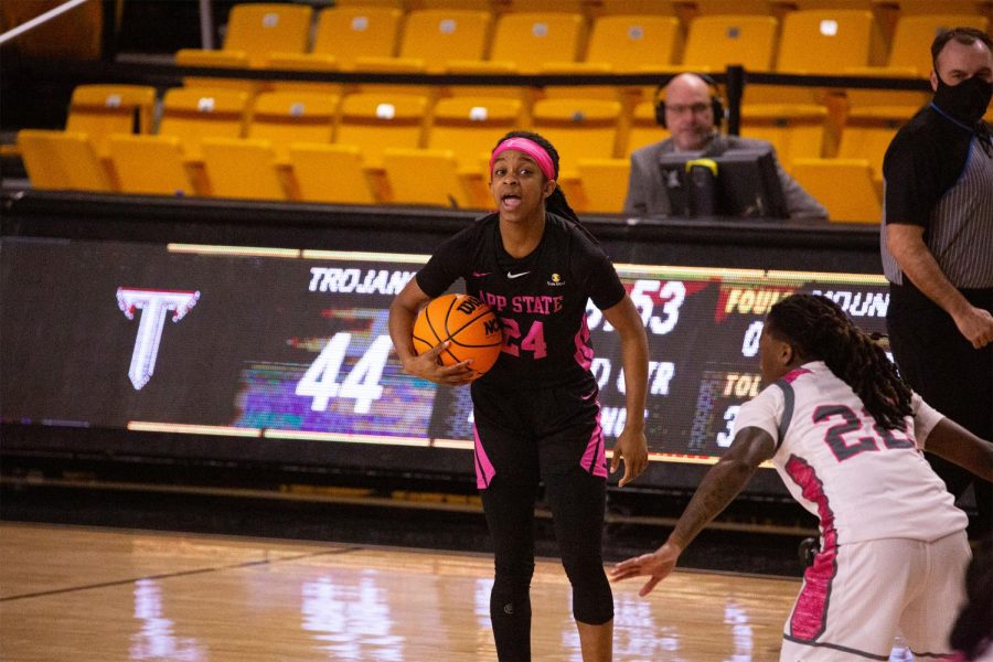 Redshirt+senior+guard+Janay+Sanders+orchestrates+the+offense+for+App+State+in+its+loss+to+Troy+Feb.+24%2C+2022.