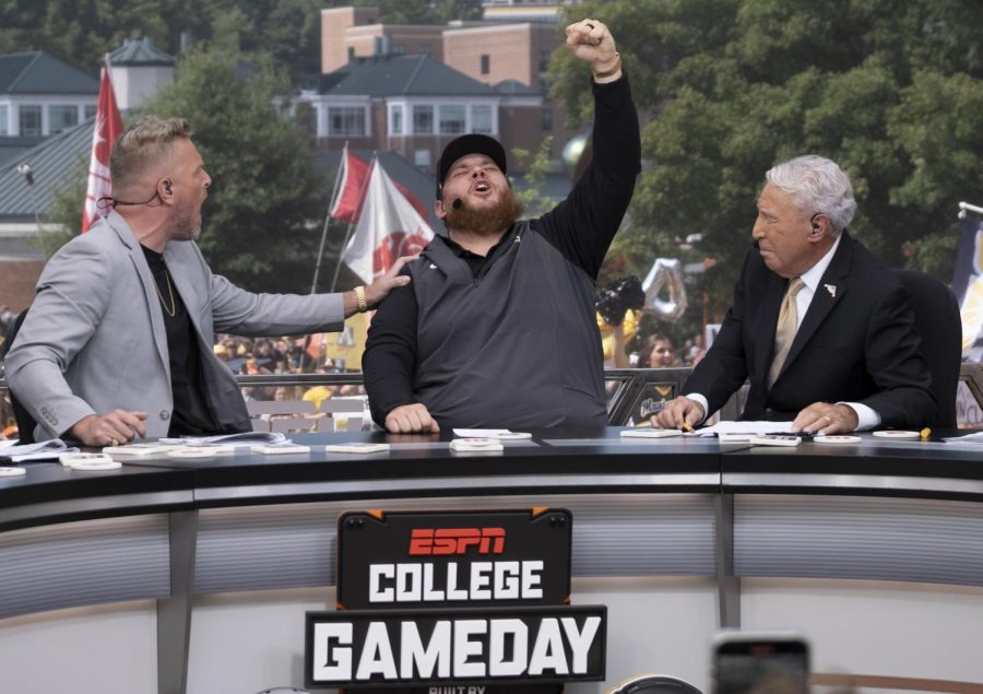 College GameDay co-host Pat McAfee sings RIAA Platinum single “Beer Never Broke My Heart” with Luke Combs Sept. 17, 2022.