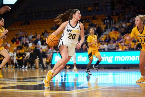 Mountaineers go 1-1 in weekend of conference play