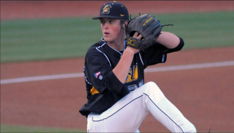 Tampa Bay Rays extends former Mountaineer pitcher