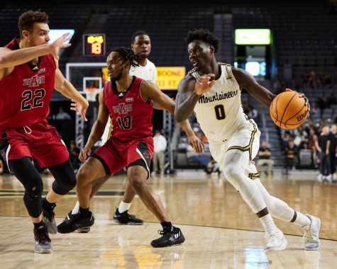 Junior guard Xavion Brown drives past his defender in App States 12-point win over Arkansas State Jan. 28, 2023. 