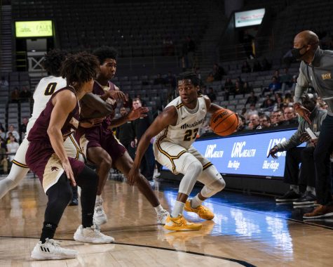 Sophomore guard Terence Harcum navigates the Texas State defense in App States 82-75 victory Feb. 16, 2023. 