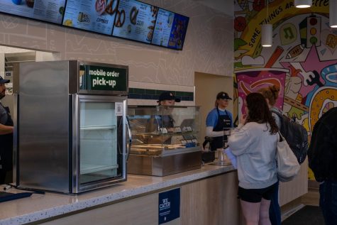 Auntie Anne’s and Jamba Juice host grand opening