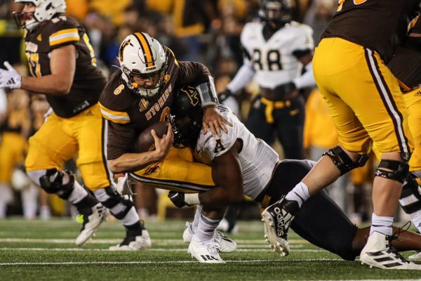 Late game woes cost Mountaineers against Cowboys