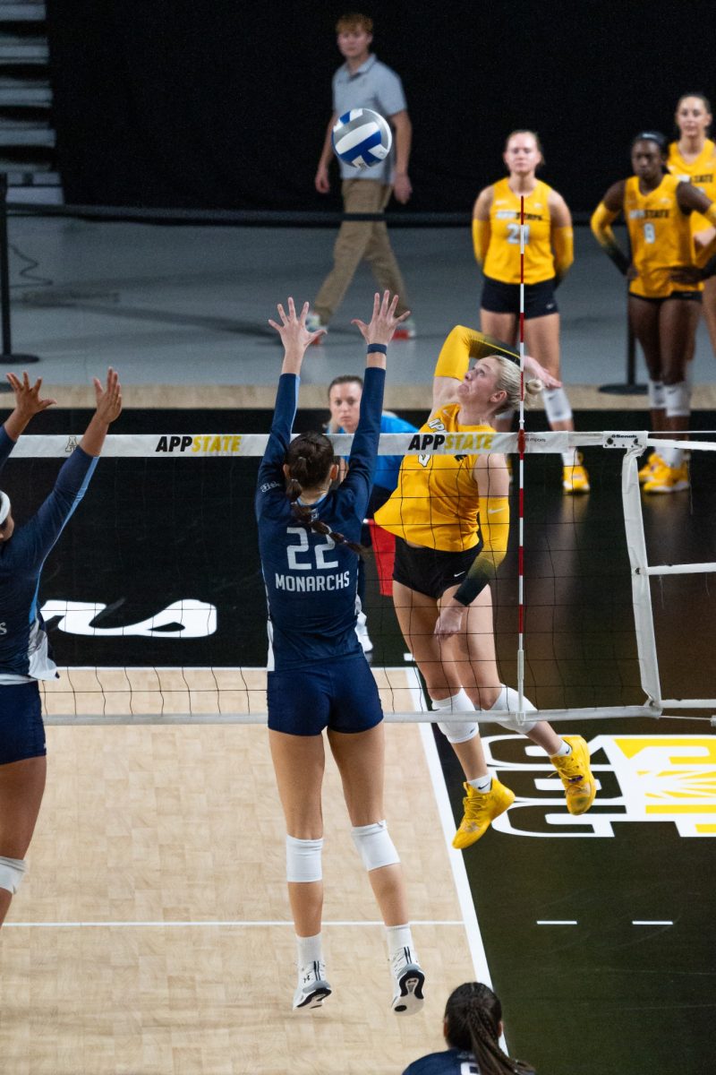 Fifth+year+senior+outside+hitter+McCall+Denny+goes+up+for+a+slam+against+Old+Dominion+Oct.+27.+Denny+recorded+her+1%2C000th+kill+against+the+Monarchs.