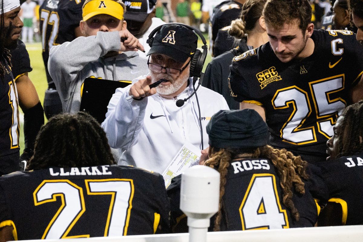 Defensive+coordinator+Scot+Sloan+speaks+to+his+players+during+a+timeout+against+Marshall+Nov.+4.+Over+the+last+two+games%2C+the+Mountaineers+have+only+allowed+23+total+points.