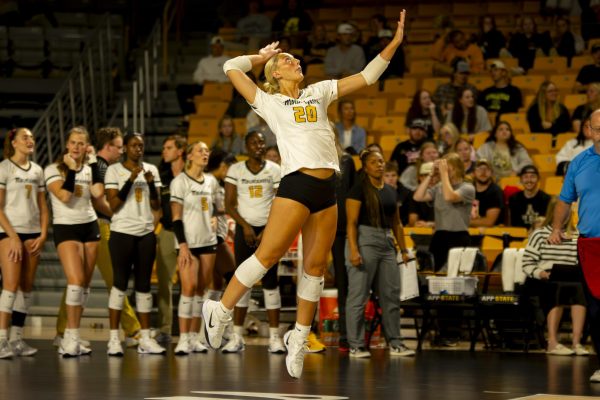 Mountaineers volleyball back to winning record after Black & Gold Invitational