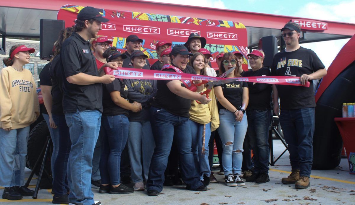 Manager Laura Jean cuts the ribbon at the grand opening of Sheetz in Boone on Sept. 19. Jean is joined by staff members for the ceremony. 