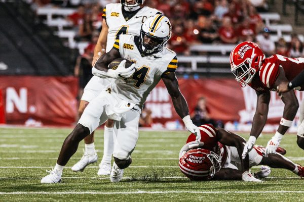 Mountaineers football stays winless in conference play