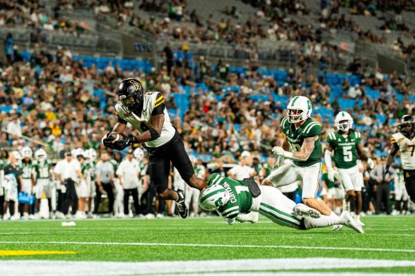 Mountaineers dominate 49ers in Queen City Takeover