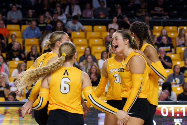 App State volleyball wins Friday, loses Saturday against JMU