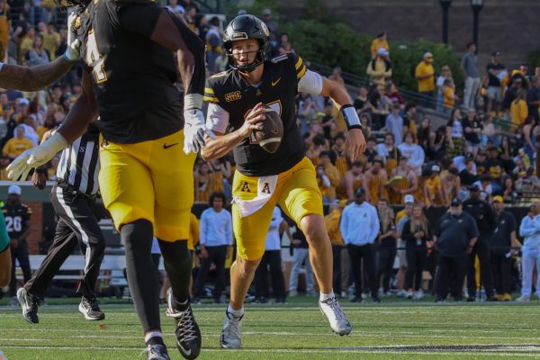 Mountaineers unable to capitalize on hot start, lose 45-37 vs Chanticleers