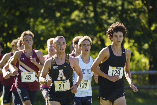 Mountaineer cross country teams finishes first and second at Fire Project Run